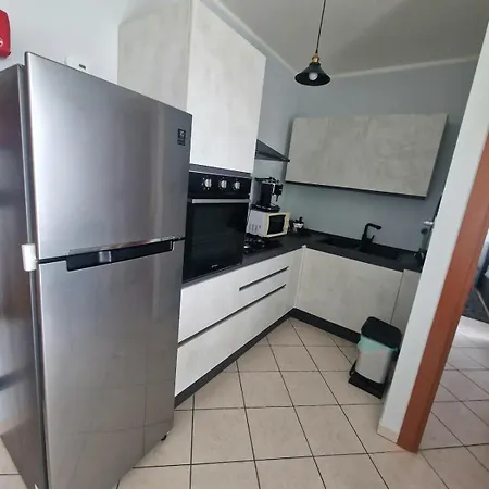 To Live In A Welcoming And Bright Apartman